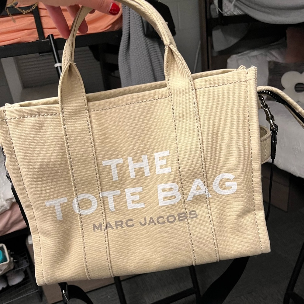 Marc Jacobs The Medium Tote Bag